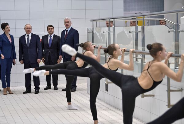 2019年3月27日，俄羅斯聯邦總統普京在視察達維多娃花樣游泳奧運中心。 - 俄羅斯衛星通訊社