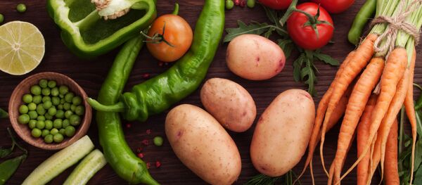 Свежие овощи на столе - 俄罗斯卫星通讯社