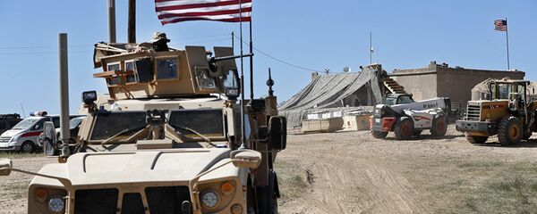 Американский бронетранспортер в Сирии - 俄罗斯卫星通讯社