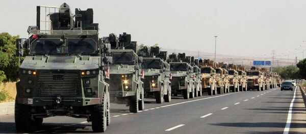 Колонна турецкой военной техники на турецко-сирийской границе. 9 октября 2019 - 俄羅斯衛星通訊社