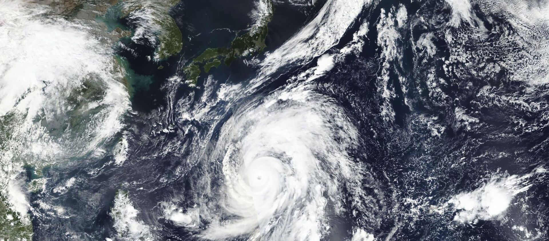 Снимок из космоса тайфуна Хагибис, приближающегося к Японии - 俄羅斯衛星通訊社, 1920, 20.12.2021