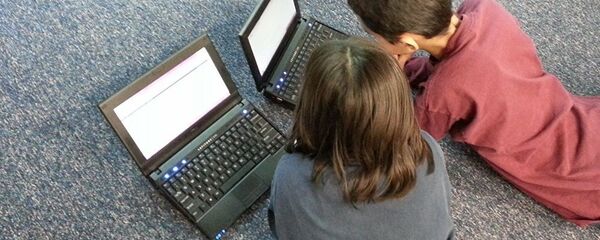 香港学生被禁止穿着睡衣参加在线课程 - 俄罗斯卫星通讯社