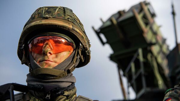 Военный во время учений НАТО в Норвегии - 俄罗斯卫星通讯社