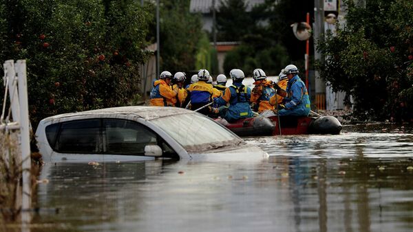Спасатели обыскивают затопленную территорию после тайфуна Хагибис, Япония. 14 октября 2019 - 俄羅斯衛星通訊社