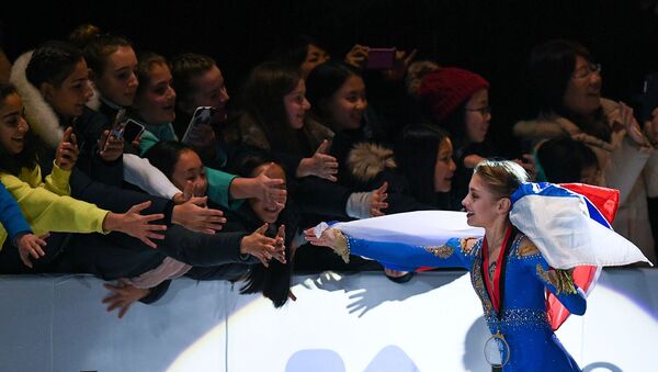 Алена Косторная, завоевавшая золотую медаль в женском одиночном катании в финале Гран-при среди юниоров по фигурному катанию в Ванкувере - 俄罗斯卫星通讯社
