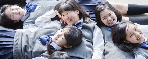 Японские школьницы в форме - 俄罗斯卫星通讯社