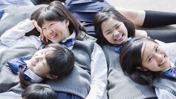 Японские школьницы в форме - 俄罗斯卫星通讯社