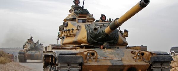 Турецкие солдаты на американских танках M60 в сирийском городе Тукхар - 俄罗斯卫星通讯社