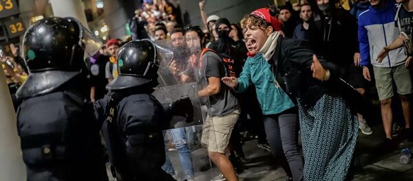 西班牙加區大罷工的騷亂致近90人受傷 - 俄羅斯衛星通訊社