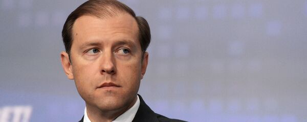 Министр промышленности и торговли РФ Денис Мантуров в Центре международной торговли в Москве - 俄罗斯卫星通讯社