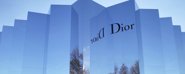 宣讲会上中国地图出错员工还狡辩,迪奥凌晨急道歉 - 俄罗斯卫星通讯社