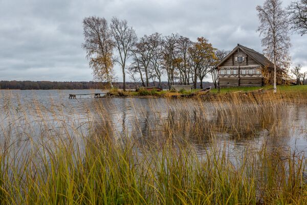 扎奥涅加的秋天：宁静的木制教堂和湖泊 - 俄罗斯卫星通讯社