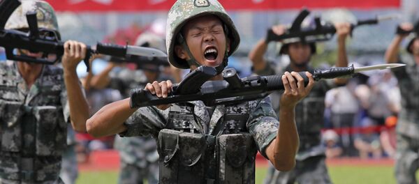 Солдаты Китайской Народно-Освободительной Армии (НОАК) демонстрируют свое мастерство во время дня открытых дверей военно-морской базы острова Стоункаттерз, в Гонконге Солдаты Китайской Народно-Освободительной Армии (НОАК) демонстрируют свое мастерство во время дня открытых дверей военно-морской базы острова Стоункаттерз, в Гонконге - 俄罗斯卫星通讯社