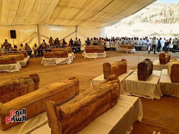 埃及发现古埃及时期最大墓地 内有30具彩色木制棺木 - 俄罗斯卫星通讯社