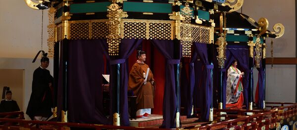 Japan's Emperor Naruhito and Empress Masako attends the enthronement ceremony where he officially proclaims his ascension to the Chrysanthemum Throne at the Imperial Palace in Tokyo - 俄羅斯衛星通訊社