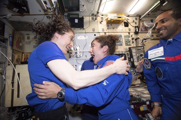 國際空間站首次全女性太空行走 - 俄羅斯衛星通訊社