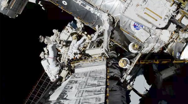 國際空間站首次全女性太空行走 - 俄羅斯衛星通訊社
