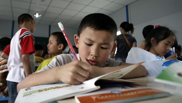 Китайские дети во время занятий - 俄羅斯衛星通訊社