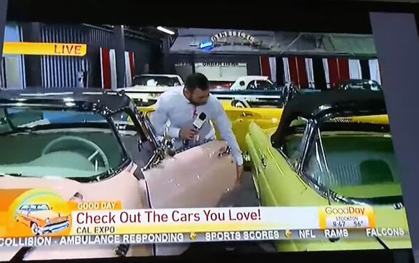 美国一记者直播车展时跳上名车遭解雇 - 俄罗斯卫星通讯社