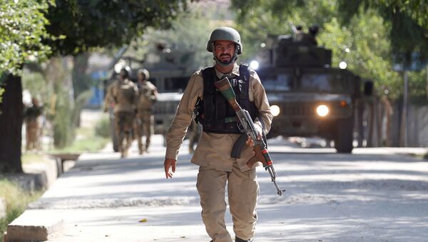 Офицер сил безопасности Афганистана на месте происшествия. Архивное фото - 俄罗斯卫星通讯社