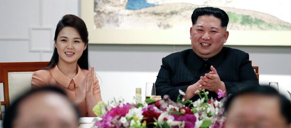 Лидер Северной Кореи Ким Чен Ын со своей женой Ли Соль Чжу - 俄罗斯卫星通讯社