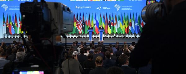 Президент РФ Владимир Путин и сопредседатель саммита Россия - Африка президент Арабской республики Египет Абдель Фаттах ас-Сиси на форуме Россия - Африка - 俄羅斯衛星通訊社