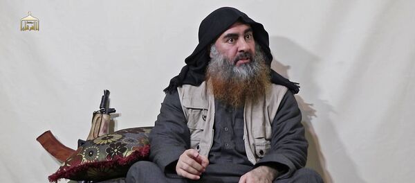 Главарь запрещенной в России террористической группировки ДАИШ Абу Бакр аль-Багдади // AFP / Al-Furqan Media - 俄罗斯卫星通讯社