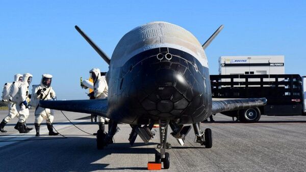 美国X-37B秘密轨道试验飞行器破纪录在宇宙飞行780天后返回地球 - 俄罗斯卫星通讯社