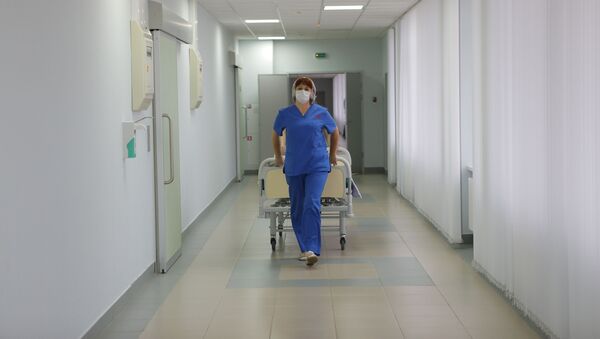 Медсестра в коридоре больницы - 俄罗斯卫星通讯社
