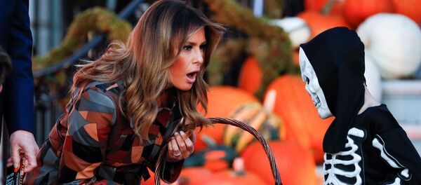 特朗普与妻子在白宫过万圣节 - 俄罗斯卫星通讯社