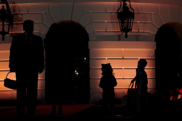特朗普與妻子在白宮過萬聖節 - 俄羅斯衛星通訊社