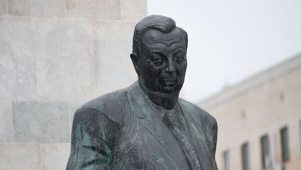 Памятник государственному деятелю, политику Евгению Примакову - 俄罗斯卫星通讯社