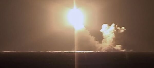Запуск ракеты Булава с подводного крейсера Князь Владимир - 俄罗斯卫星通讯社