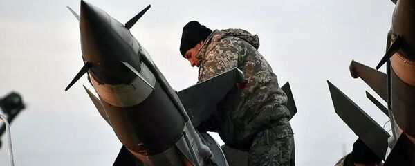 Украинский военнослужащий во время учений - 俄罗斯卫星通讯社