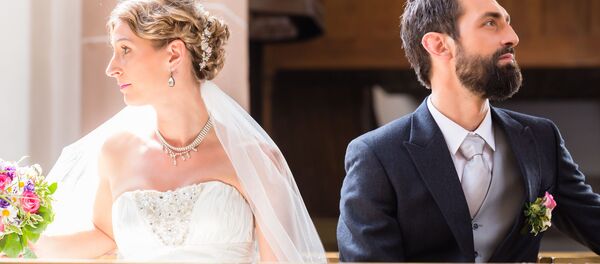 Жених и невеста в церкви - 俄罗斯卫星通讯社