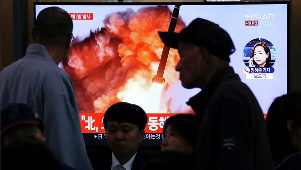 Трансляция телевизионного выпуска новостей о запуске ракет Северной Кореей в Сеуле - 俄罗斯卫星通讯社