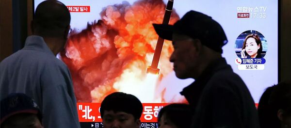 Трансляция телевизионного выпуска новостей о запуске ракет Северной Кореей в Сеуле - 俄罗斯卫星通讯社