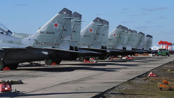 Многоцелевые истребители МиГ-29 на аэродроме Кубинка перед началом репетиции воздушной части парада Победы Многоцелевые истребители МиГ-29 на аэродроме Кубинка перед началом репетиции воздушной части парада Победы - 俄羅斯衛星通訊社