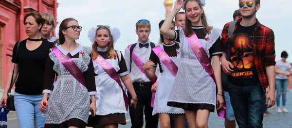 Школьники во время празднования последнего звонка на Красной площади - 俄羅斯衛星通訊社