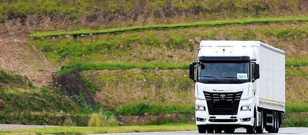 Автомобиль КАМАЗ-54901 во время тест-драйва в городе Казани. Автомобиль КАМАЗ-54901 во время тест-драйва в городе Казани. - 俄罗斯卫星通讯社