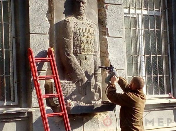 乌议会呼吁惩处拆毁敖德萨朱可夫浮雕的民族主义者 - 俄罗斯卫星通讯社