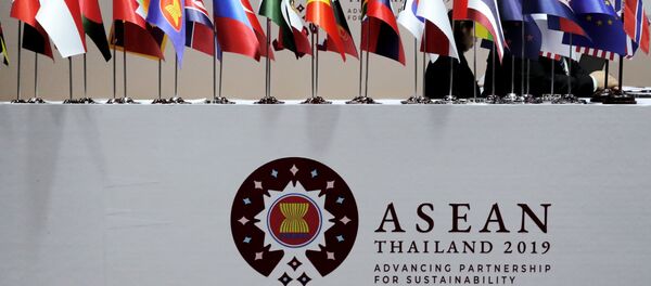 Флажки стран-участниц встречи министров иностранных дел Россия-АСЕАН в Бангкокском конгресс-центре. - 俄羅斯衛星通訊社