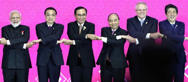 Участники саммита АСЕАН перед началом переговоров по соглашению RCEP 2019. Архивное фото Участники саммита АСЕАН перед началом переговоров по соглашению RCEP 2019. Архивное фото - 俄罗斯卫星通讯社