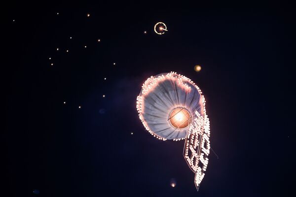 Запуск фонаря во фремя фестиваля Tazaungdaing Lighting Festival в Мьянме  - 俄羅斯衛星通訊社