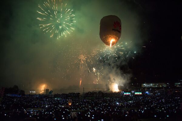 Запуск шаров на фестивале Tazaungdaing Lighting Festival в Мьянме  - 俄罗斯卫星通讯社
