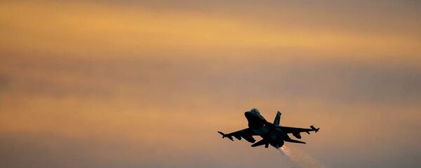 Американский истребитель F-16 в небе - 俄羅斯衛星通訊社
