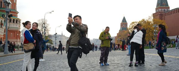 Иностранные туристы на Красной площади в Москве. - 俄罗斯卫星通讯社