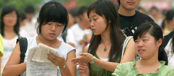 華媒：香港中學文憑考試24日正式開考 超5萬名考生將首次全程戴口罩參加考試 - 俄羅斯衛星通訊社