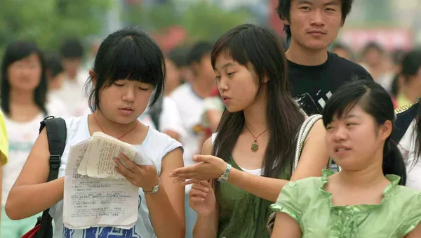 华媒：香港中学文凭考试24日正式开考 超5万名考生将首次全程戴口罩参加考试 - 俄罗斯卫星通讯社