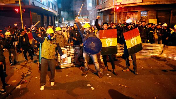 Столкновения между протестующими против нового избрания президентом Эво Моралеса и полицией, Боливия - 俄羅斯衛星通訊社